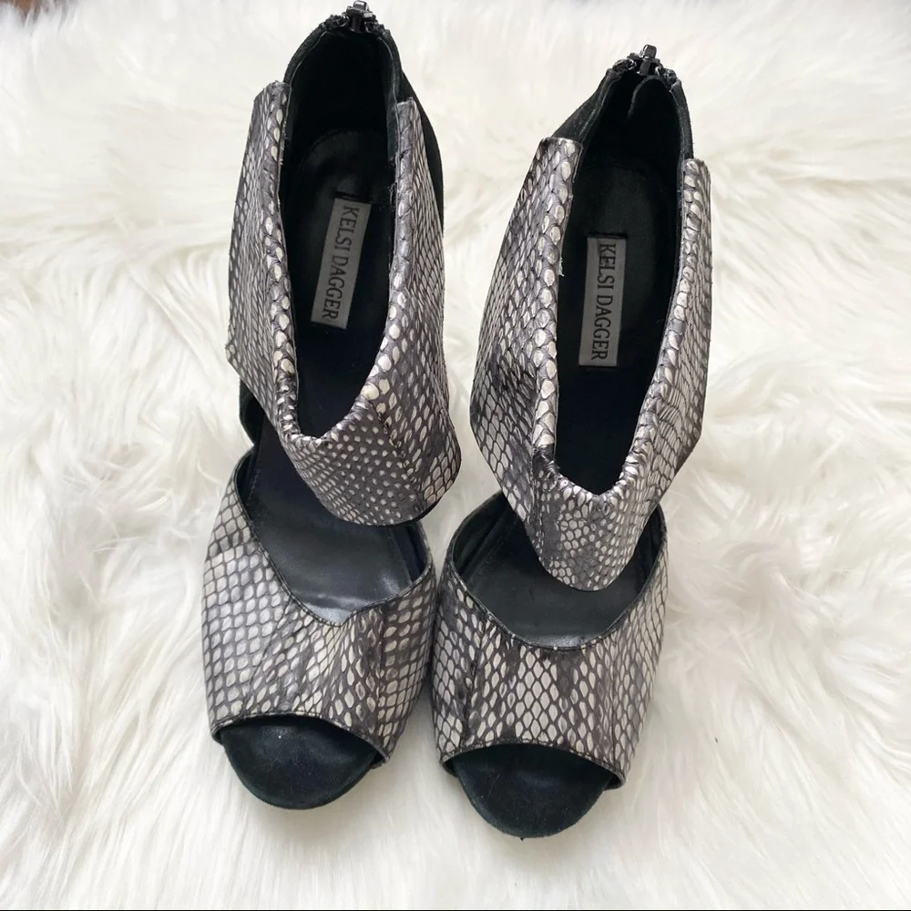 Kelsi Dagger snake print black suede stiletto heel sandals size 7.5